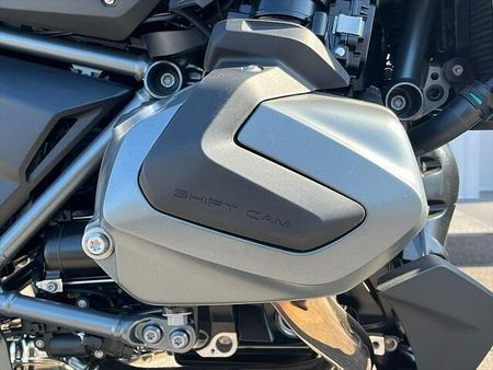 BMW R1250R ご自宅迄の配送料全国どこでも¥22,000円(税込)で、お届け可能です。※離島は除く 10