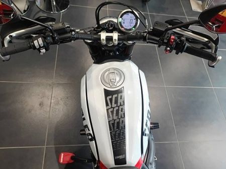 ドゥカティ Scrambler Urban Motard 4