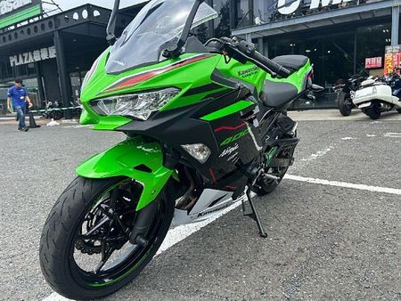 カワサキ ニンジャ 400 Ninja400KRT 10