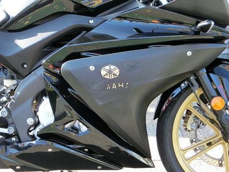 ヤマハ YZF-R125 フランスYAMAHA製 最新FI仕様の水冷単気筒エンジン!!便利なヘルメットホルダー付きです★ 11