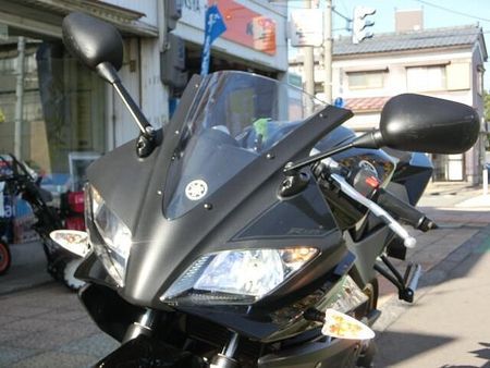 ヤマハ YZF-R125 フランスYAMAHA製 最新FI仕様の水冷単気筒エンジン!!便利なヘルメットホルダー付きです★ 24
