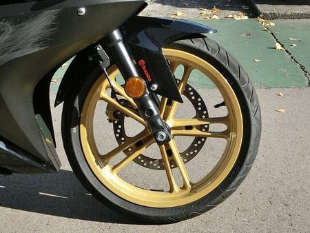 ヤマハ YZF-R125 フランスYAMAHA製 最新FI仕様の水冷単気筒エンジン!!便利なヘルメットホルダー付きです★ 26