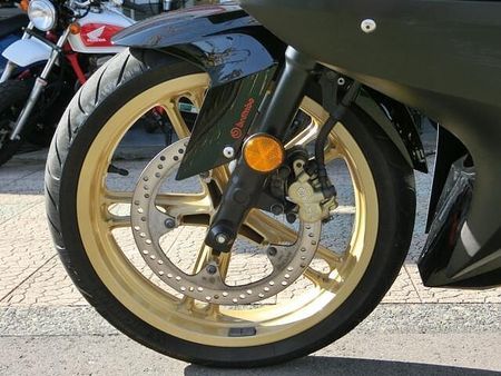 ヤマハ YZF-R125 フランスYAMAHA製 最新FI仕様の水冷単気筒エンジン!!便利なヘルメットホルダー付きです★ 27
