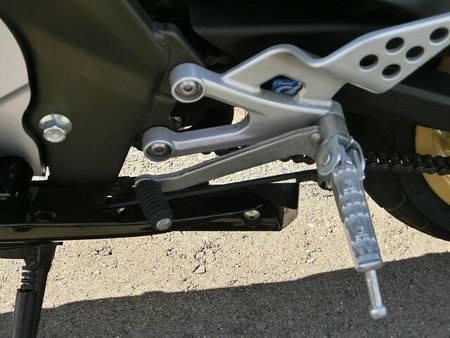 ヤマハ YZF-R125 フランスYAMAHA製 最新FI仕様の水冷単気筒エンジン!!便利なヘルメットホルダー付きです★ 32