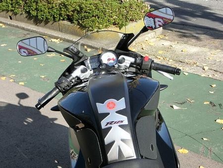 ヤマハ YZF-R125 フランスYAMAHA製 最新FI仕様の水冷単気筒エンジン!!便利なヘルメットホルダー付きです★ 4