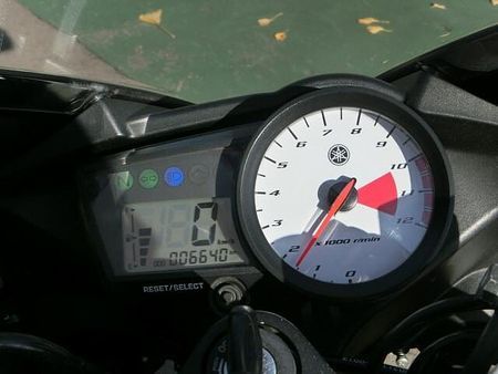 ヤマハ YZF-R125 フランスYAMAHA製 最新FI仕様の水冷単気筒エンジン!!便利なヘルメットホルダー付きです★ 5