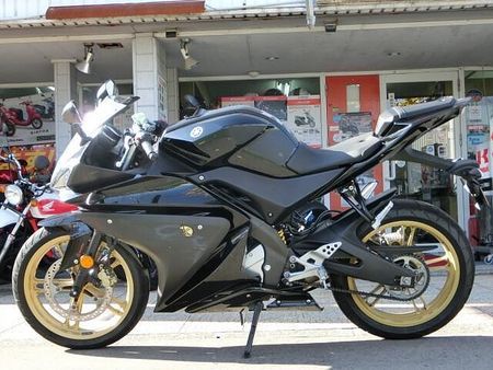 ヤマハ YZF-R125 フランスYAMAHA製 最新FI仕様の水冷単気筒エンジン!!便利なヘルメットホルダー付きです★ 7