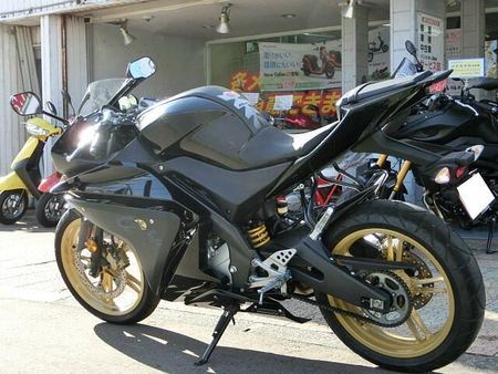 ヤマハ YZF-R125 フランスYAMAHA製 最新FI仕様の水冷単気筒エンジン!!便利なヘルメットホルダー付きです★ 8
