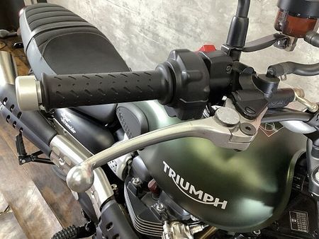 トライアンフ SCRAMBLER ストリートスクランブラー スクリーン USB サドルバック付き 12