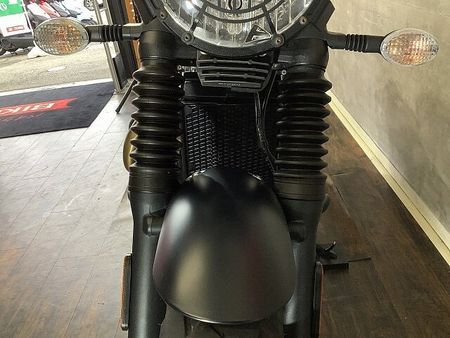 トライアンフ SCRAMBLER ストリートスクランブラー スクリーン USB サドルバック付き 17
