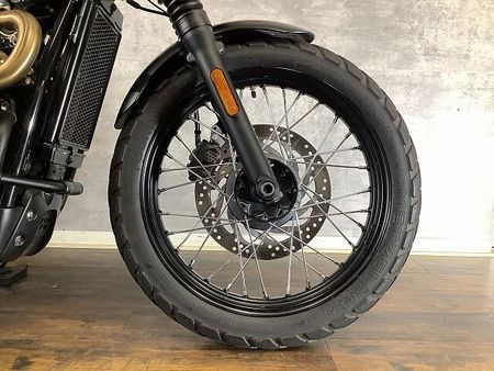 トライアンフ SCRAMBLER ストリートスクランブラー スクリーン USB サドルバック付き 20