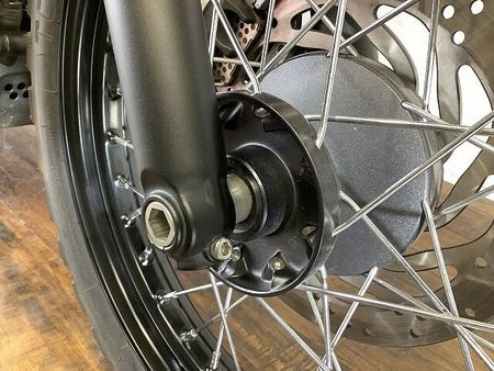 トライアンフ SCRAMBLER ストリートスクランブラー スクリーン USB サドルバック付き 21