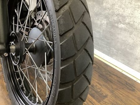 トライアンフ SCRAMBLER ストリートスクランブラー スクリーン USB サドルバック付き 23