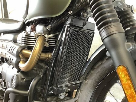 トライアンフ SCRAMBLER ストリートスクランブラー スクリーン USB サドルバック付き 24