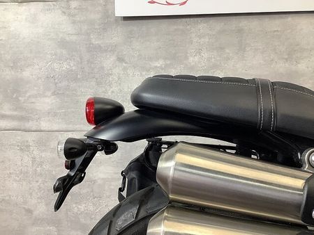 トライアンフ SCRAMBLER ストリートスクランブラー スクリーン USB サドルバック付き 28