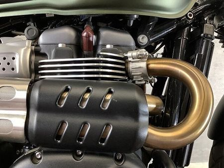 トライアンフ SCRAMBLER ストリートスクランブラー スクリーン USB サドルバック付き 29