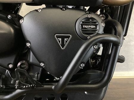 トライアンフ SCRAMBLER ストリートスクランブラー スクリーン USB サドルバック付き 30