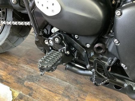 トライアンフ SCRAMBLER ストリートスクランブラー スクリーン USB サドルバック付き 33