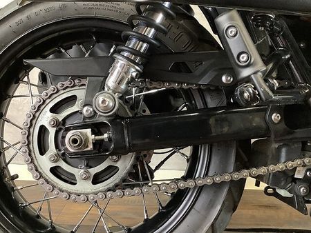 トライアンフ SCRAMBLER ストリートスクランブラー スクリーン USB サドルバック付き 38