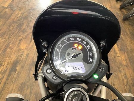 トライアンフ SCRAMBLER ストリートスクランブラー スクリーン USB サドルバック付き 7
