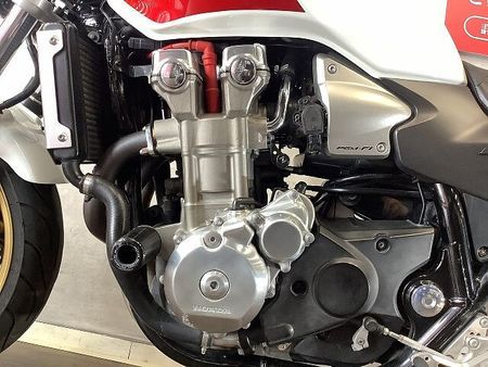 ホンダ CB1300スーパーフォア CB1300SF リアボックス付き ステップカスタム 40