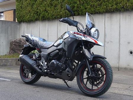 スズキ Vストローム250 スズキ・アドベンチャースポーツの末っ子。新色シルバー爽やか! 1