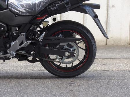 スズキ Vストローム250 スズキ・アドベンチャースポーツの末っ子。新色シルバー爽やか! 10