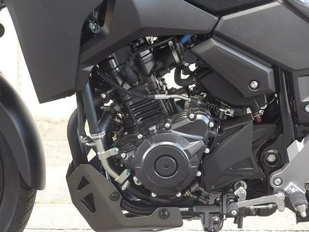スズキ Vストローム250 スズキ・アドベンチャースポーツの末っ子。新色シルバー爽やか! 11