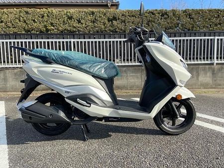 スズキ バーグマンストリート125EX 高い走行性能と快適装備・ラグジュアリーなスタイリングで感じる高級感! 1