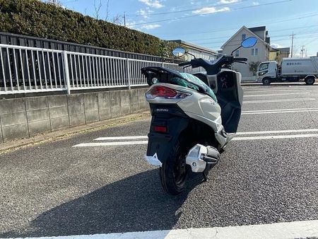 スズキ バーグマンストリート125EX 高い走行性能と快適装備・ラグジュアリーなスタイリングで感じる高級感! 11
