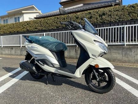 スズキ バーグマンストリート125EX 高い走行性能と快適装備・ラグジュアリーなスタイリングで感じる高級感! 2
