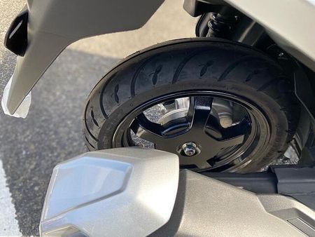 スズキ バーグマンストリート125EX 高い走行性能と快適装備・ラグジュアリーなスタイリングで感じる高級感! 22