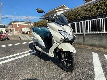 スズキ バーグマンストリート125EX 高い走行性能と快適装備・ラグジュアリーなスタイリングで感じる高級感! 3