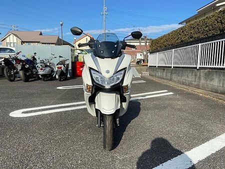 スズキ バーグマンストリート125EX 高い走行性能と快適装備・ラグジュアリーなスタイリングで感じる高級感! 4