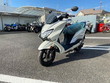 スズキ バーグマンストリート125EX 高い走行性能と快適装備・ラグジュアリーなスタイリングで感じる高級感! 6