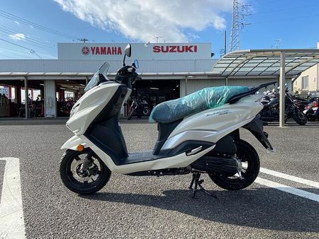 スズキ バーグマンストリート125EX 高い走行性能と快適装備・ラグジュアリーなスタイリングで感じる高級感! 7