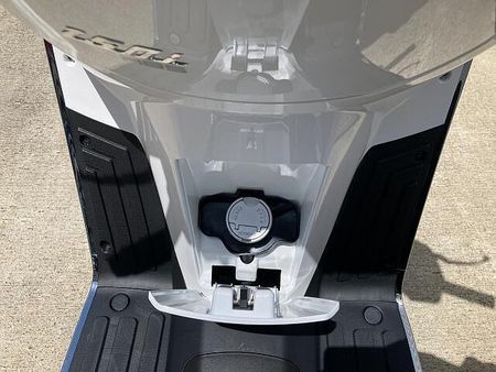 キムコ AROMA 150 キムコ正規代理店/新型150cc前後ABS付/レトロなデザインで足つきも良いジャパンモデル 8