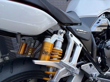 ホンダ CB1300スーパーフォア 他の色、タイプもお尋ねくださいませウェビックも閲覧してくださいませ。 15