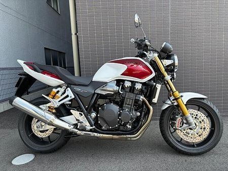 ホンダ CB1300スーパーフォア 他の色、タイプもお尋ねくださいませウェビックも閲覧してくださいませ。 2
