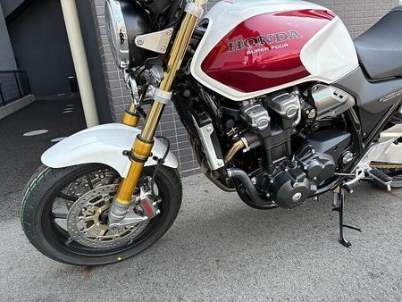 ホンダ CB1300スーパーフォア 他の色、タイプもお尋ねくださいませウェビックも閲覧してくださいませ。 21