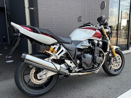 ホンダ CB1300スーパーフォア 他の色、タイプもお尋ねくださいませウェビックも閲覧してくださいませ。 3