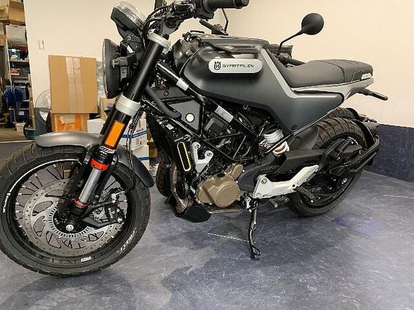 ハスクバーナ SVARTPILEN 125 正規 2021モデル