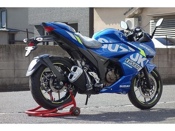 スズキ ジクサー SF250 さらに、今月のご契約特典としてセラミックコート施工をサービスで実施させていただきます!! 3