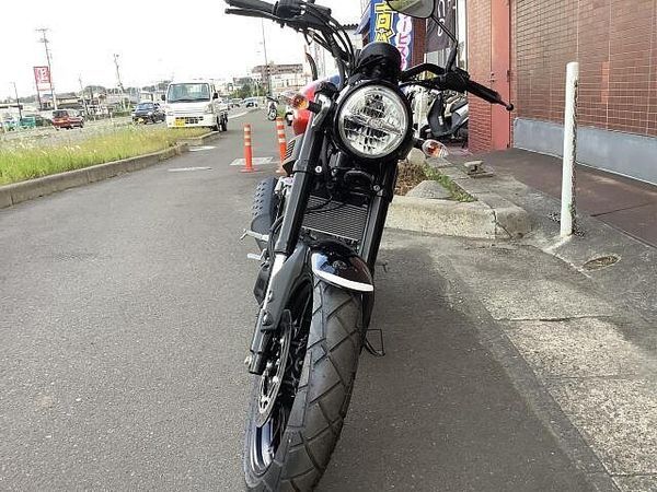 ヤマハ XSR125 展示車の有無・納期については販売店に必ずお問い合わせください。 3