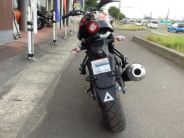 ヤマハ XSR125 展示車の有無・納期については販売店に必ずお問い合わせください。 7