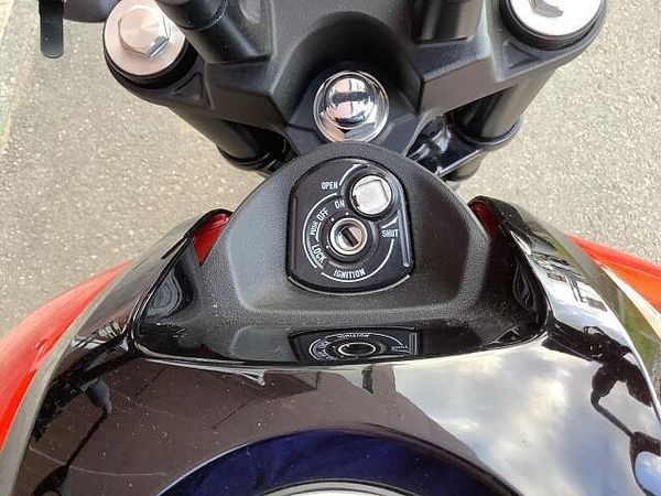 ヤマハ XSR125 展示車の有無・納期については販売店に必ずお問い合わせください。 10