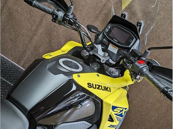 スズキ Vストローム250SX 現車確認・対面販売をお願い致します。 10