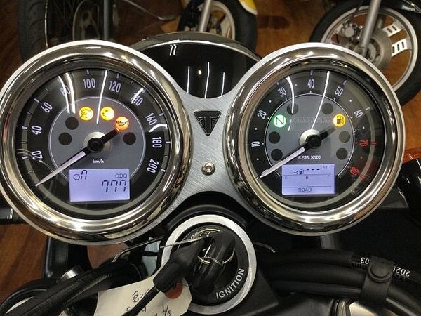 トライアンフ BONNEVILLE T100 Bonneville T100【レトロな見た目が魅力☆】 7