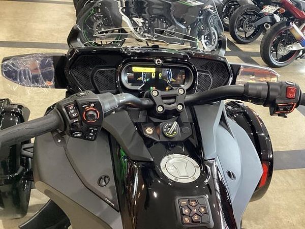 BRP Can-Am SPYDER F3 Limited 新車の事はメーカー正規取扱店の当店にお任せ下さい! 10