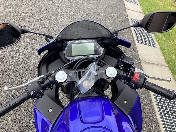 ヤマハ YZF-R25 新車の事はメーカー正規取扱店の当店にお任せ下さい! 10